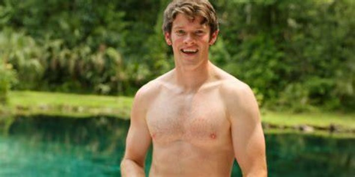 Alex MacNicoll’s Girlfriend: Who is Alex MacNicoll Dating?