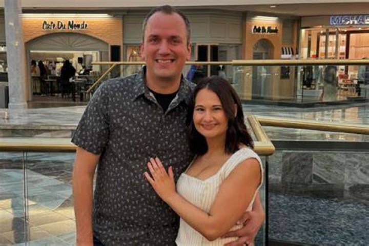 Gypsy Burton’s Boyfriend: Who is Gypsy Burton Dating?