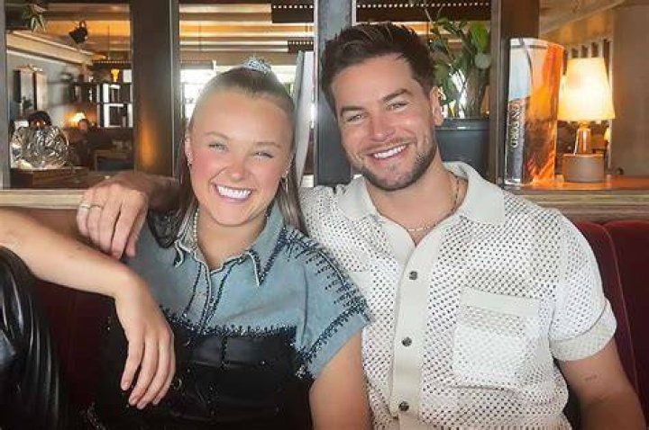 Iamdorasnow’s Boyfriend: Who is Iamdorasnow Dating?