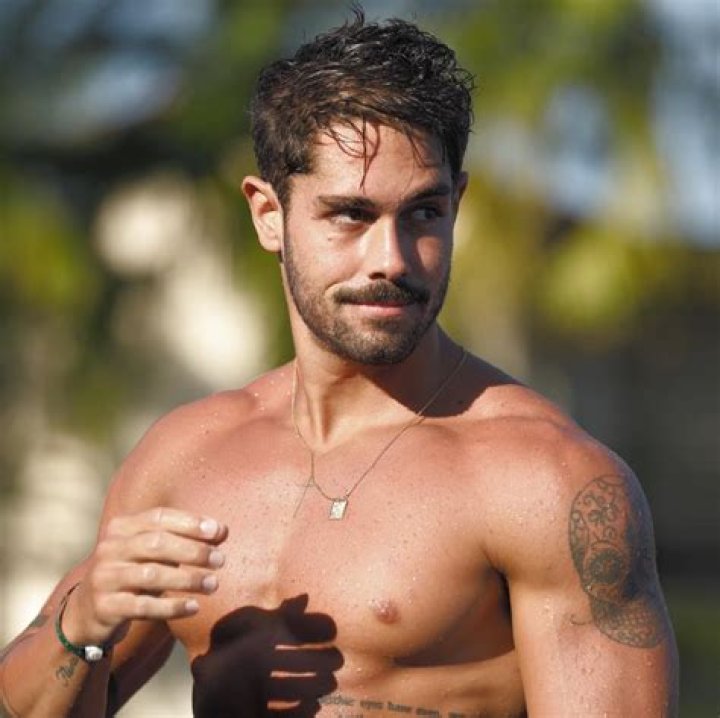 Matheus Queiroz, Bruna Unzueta's Boyfriend