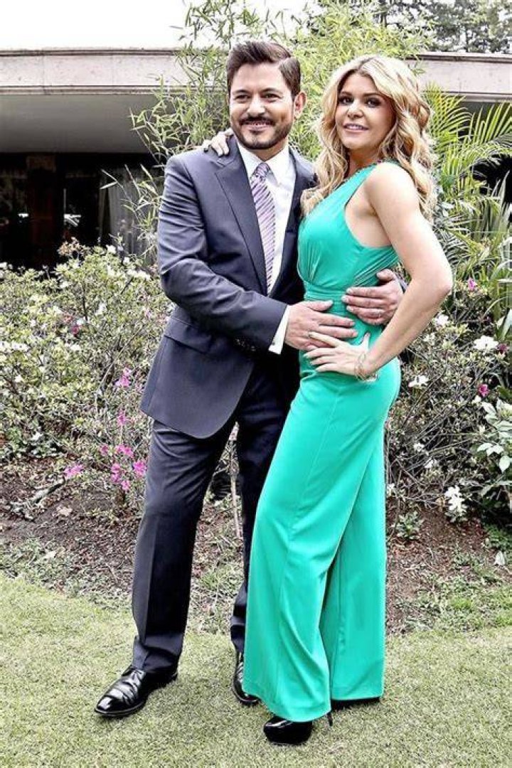 Nora Salinas, Agustin Arana's Wife
