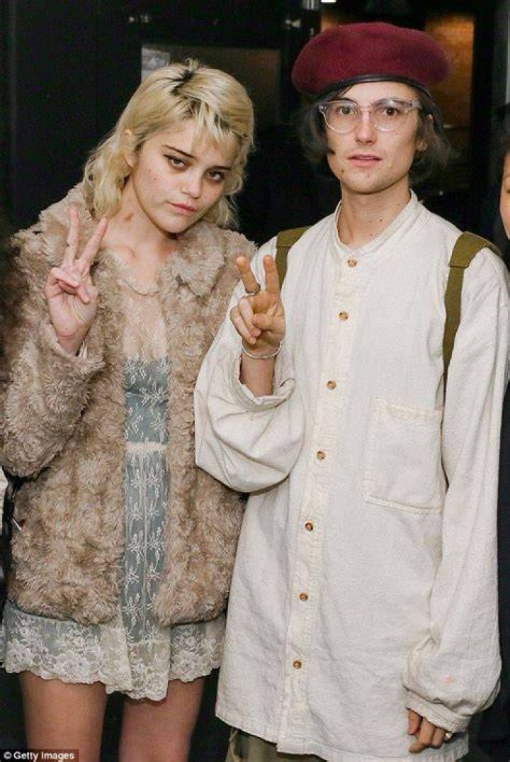 Sky Ferreira, Zachary Cole Smith's Girlfriend