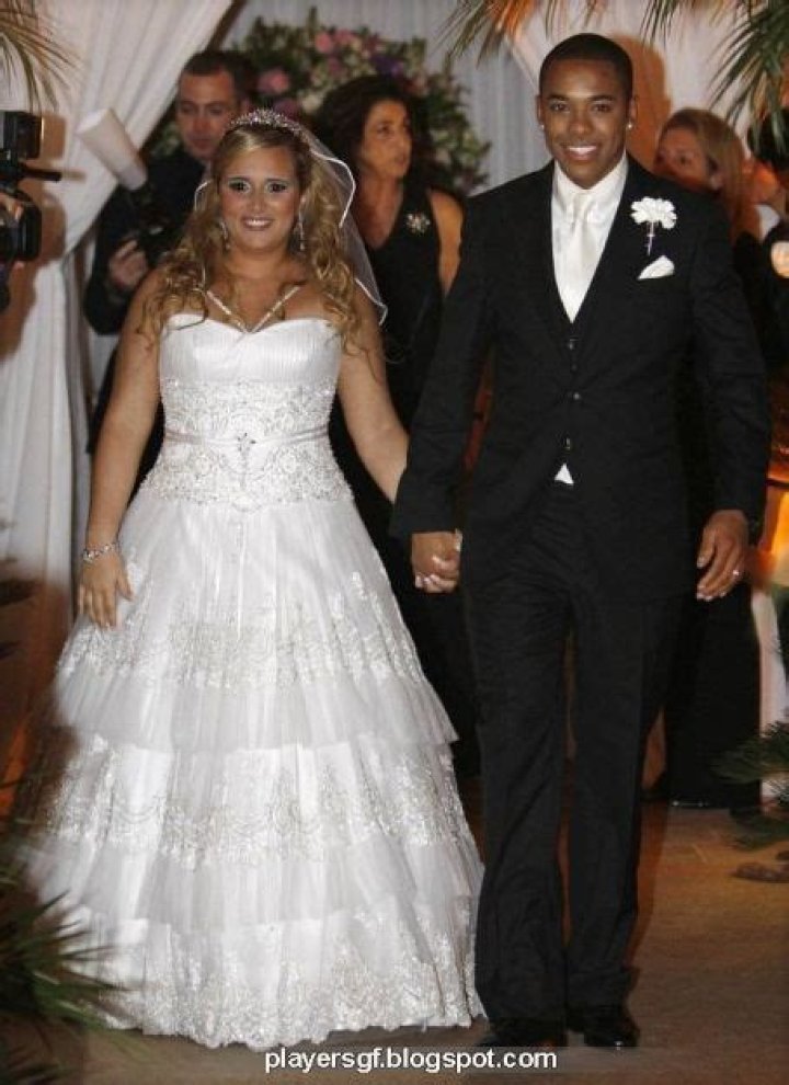 Vivian Junes, Robinho's Wife